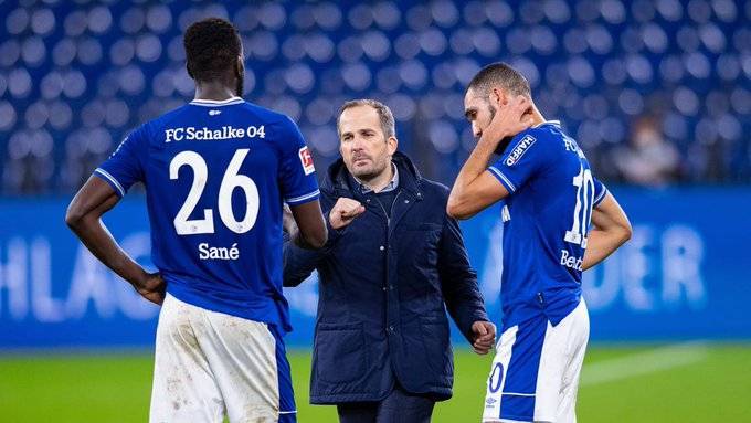  沙尔克04遭遇黑色周末，主场惨败排名垫底